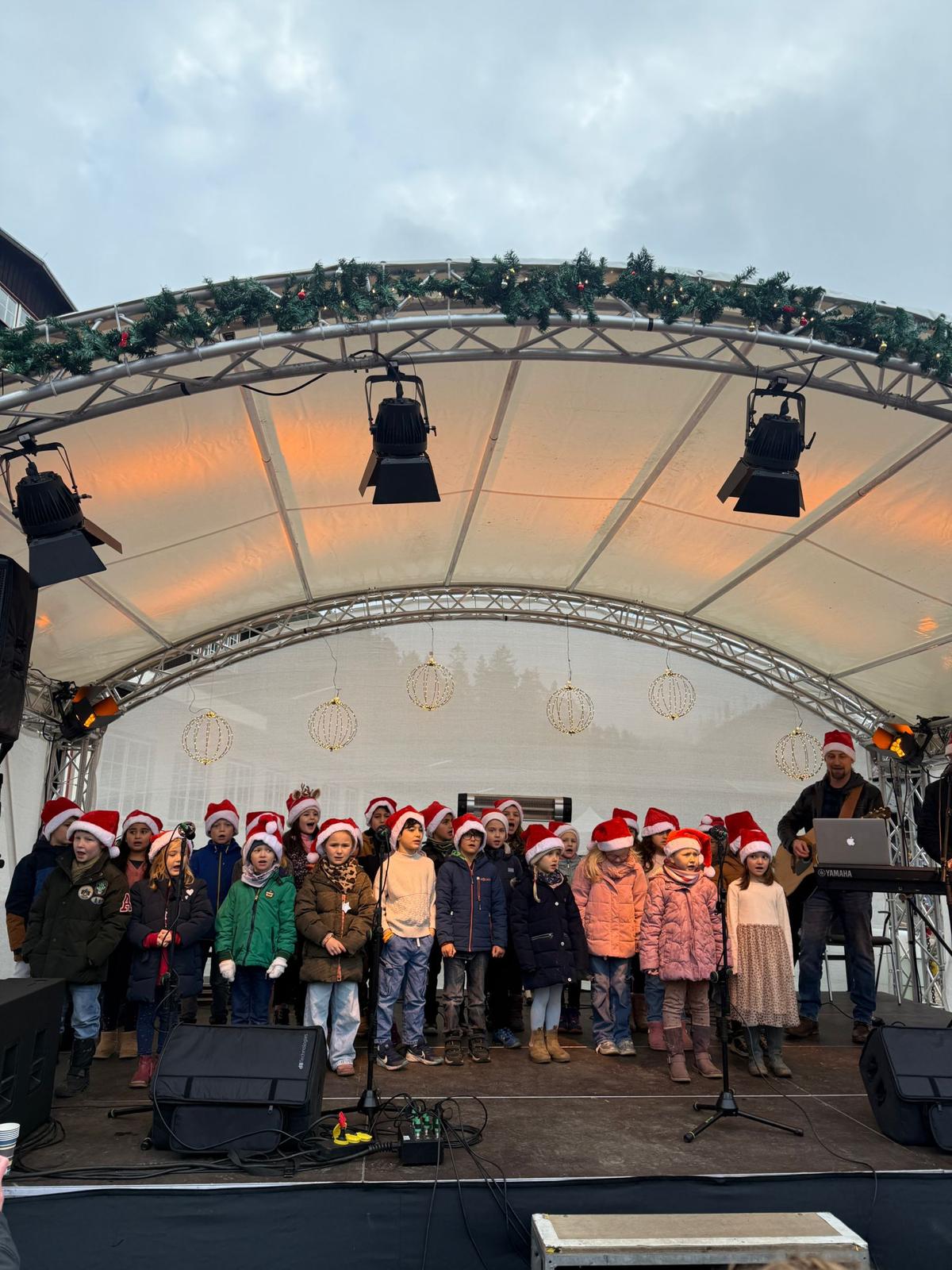 Schulchor beim Weihnachtlichen Rammelsberg – Foto 5